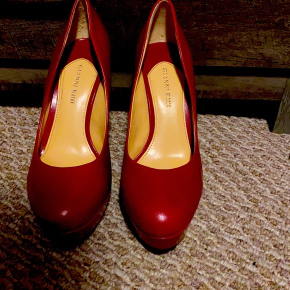 Shoes - Picture 1 of 3